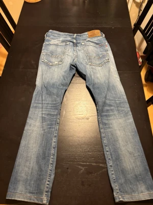 Ljus blå Replay jeans  - Replay jeans i fint skick. W31 L32. Billigare vid snabb affär