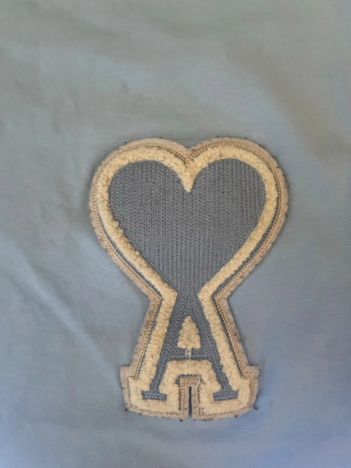 Ljusblå Ami Paris t-shirt med hjärtdetalj - 1
