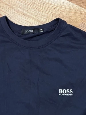 Hugo boss T-shirt - Hugo boss T-shirt 100% cotton storlek L/M