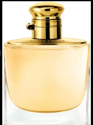 Woman by Ralph Lauren parfym  - Elegant parfym från Ralph Lauren, köpt på NK. Perfekt för dig som gillar exklusiva och tidlösa dofter. Har använt denna några gånger, säljer därför extremt billigt!