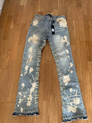 FashionnovaMEN jeans - Flare jeans i storlek 30 helt ny