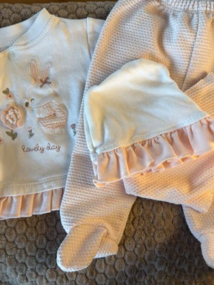 Newborn set - Newborn set from turkey, full set. Used but can be used again good condition.0-3months