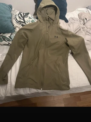Under armour jacka  - Herr storlek m använt men bra skick