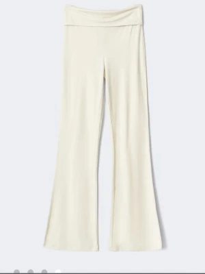 Super söta vita joga pants! - Super söta vita/beiga joga pants från Gina tricot i storlek S!💕💕💕💕