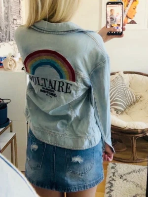 Zadig jeans jacka - Skit snygg zadig och voltaire jeans jacka perfekt för våren!!🩵🩵☀️