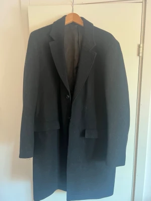 Ullrock Riley - Svart rock i ull från Riley i storlek 52/L. Använd ett par gånger men inga tecken på slitage.