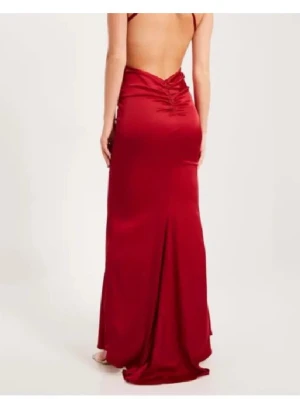 Balklänning - Balklänning från Nelly! Köpt här på plick. Skickar flera bilder för den som är intresserad! Ny pris 1099kr. 