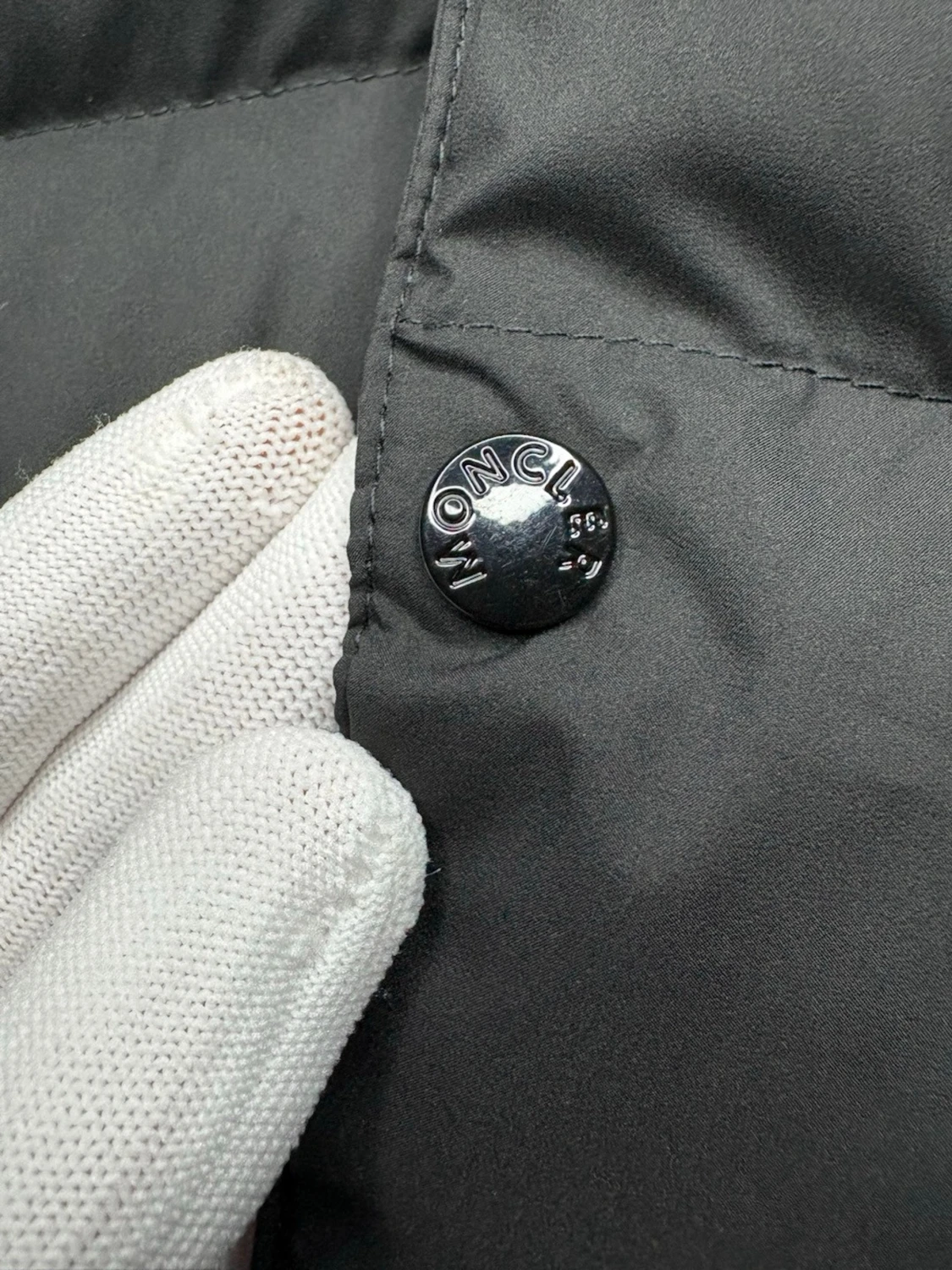 Svart dunväst från Moncler - 5