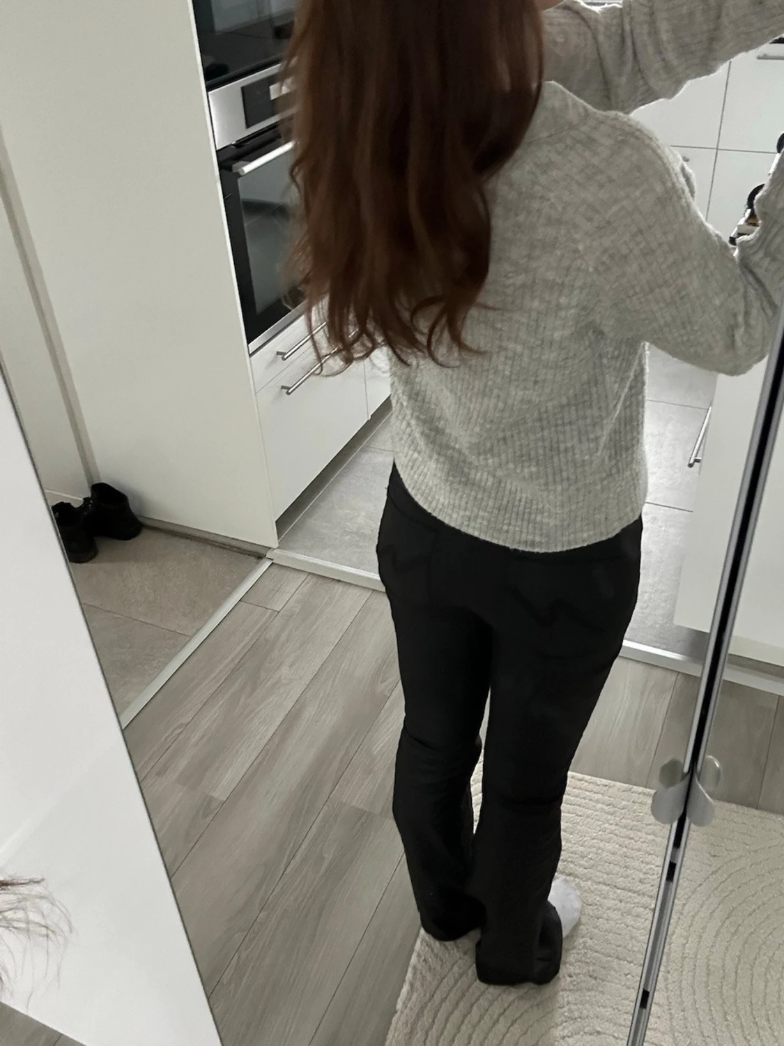 Grå ribbstickad kofta med knappar - 2