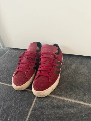 Adidas Campus - Bra sällsynta skor som inte tillverkas längre. Väldigt skön färg. Hör av er vid frågor!🌟