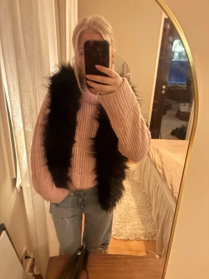 Svart pälsväst - Snygg pälsväst i bra skick!! 