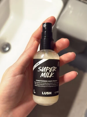 LUSH Super Milk hårprimer - Super Milk Conditioning Hair Primer från LUSH. Ny