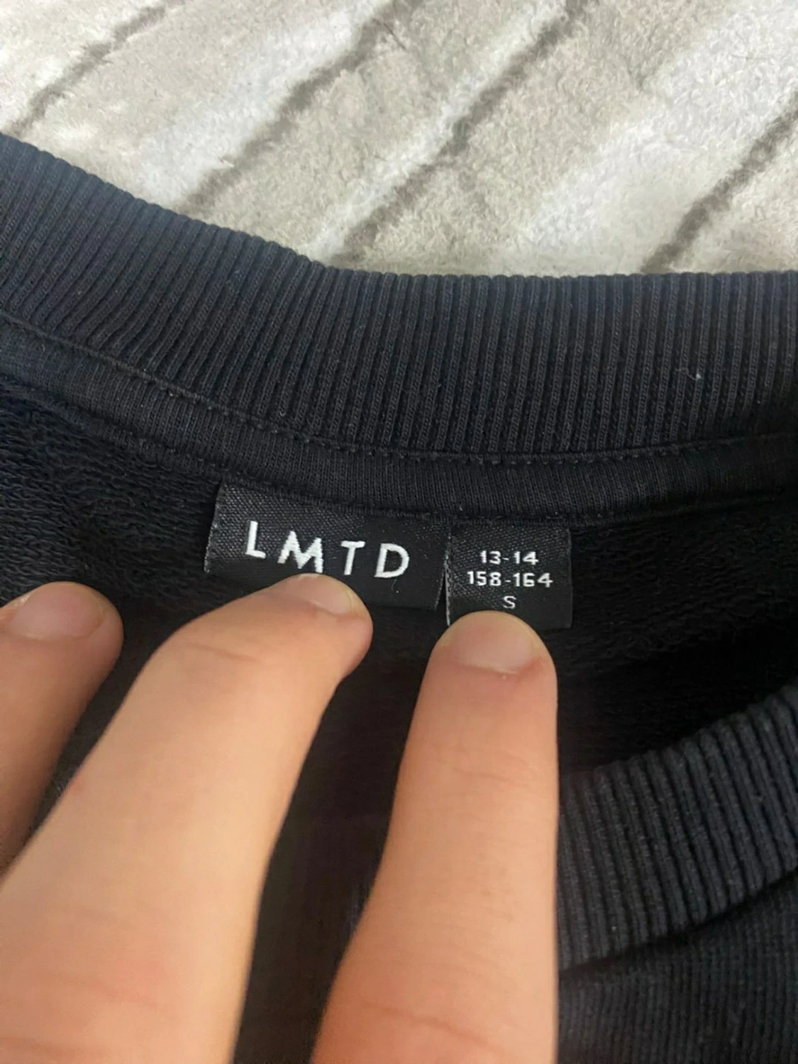 Svart sweatshirt med tryck UNDERGROUND - 2