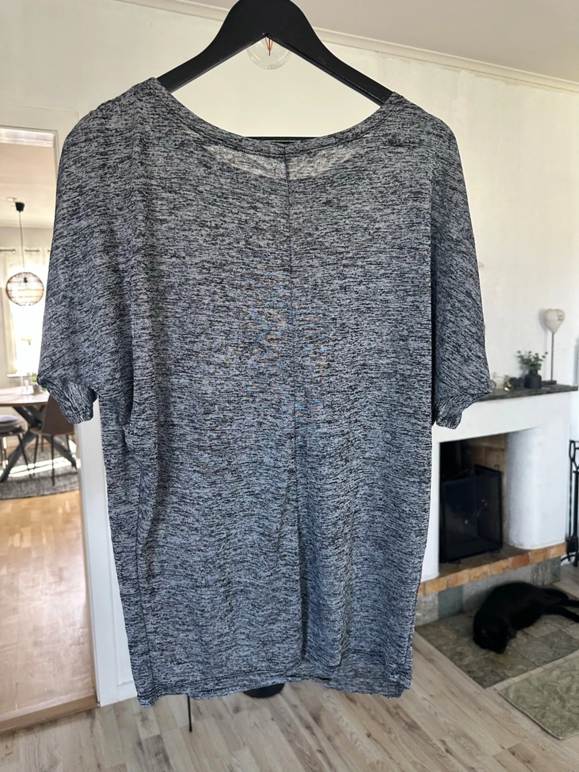 Gråmelerad t-shirt med text - 2