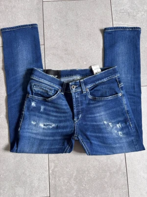 Dondup George (Korta) - Slitna Dondup George Jeans - Skinny fit -Skick 9/10 - Storlek W30 - Hör av dig vid minsta fundering!