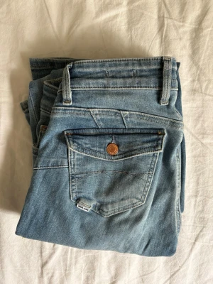 Lågmidjade bootcut jeans - Jättesnygga bootcut jeans. Ordinarie pris cirka 1500kr. Jättebra skick!