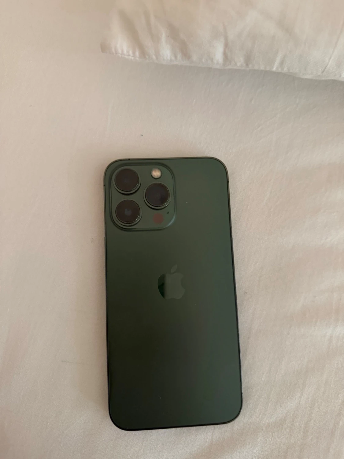 Grön iPhone 13 Pro med trippelkamera - 1