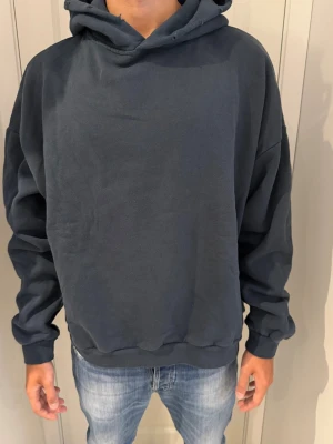 Acne studios hoodie  - Sprillans ny acne hoodie i nyskick! Storlek M! Perfekt för sena sommarkvällar! Vid minsta fundering så är det bara att hojta🌟✔️