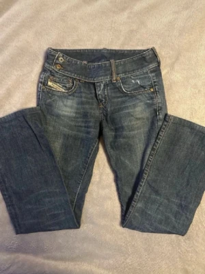 Blå bootcut jeans från Diesel - Sjukt snygga jeans från diesel💕 Midjemått: 35 cm