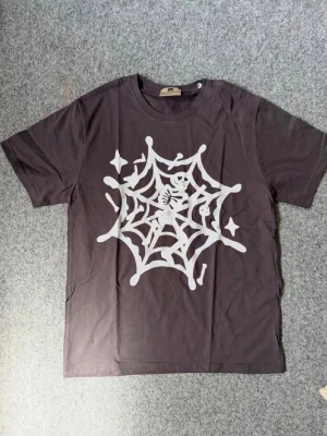 Broken Planet brown t shirt - Never used, in amazing condition. Ask DM for more questions and follow insta to join our giveaways!