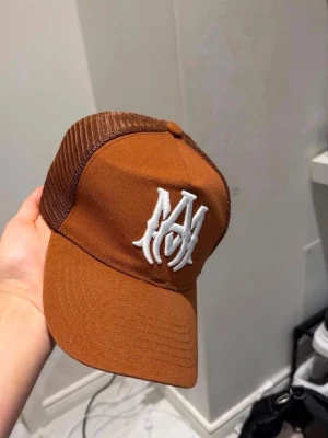 Amiri brown cap - Never used, in amazing condition. Ask DM for more questions and follow insta to join our giveaways!