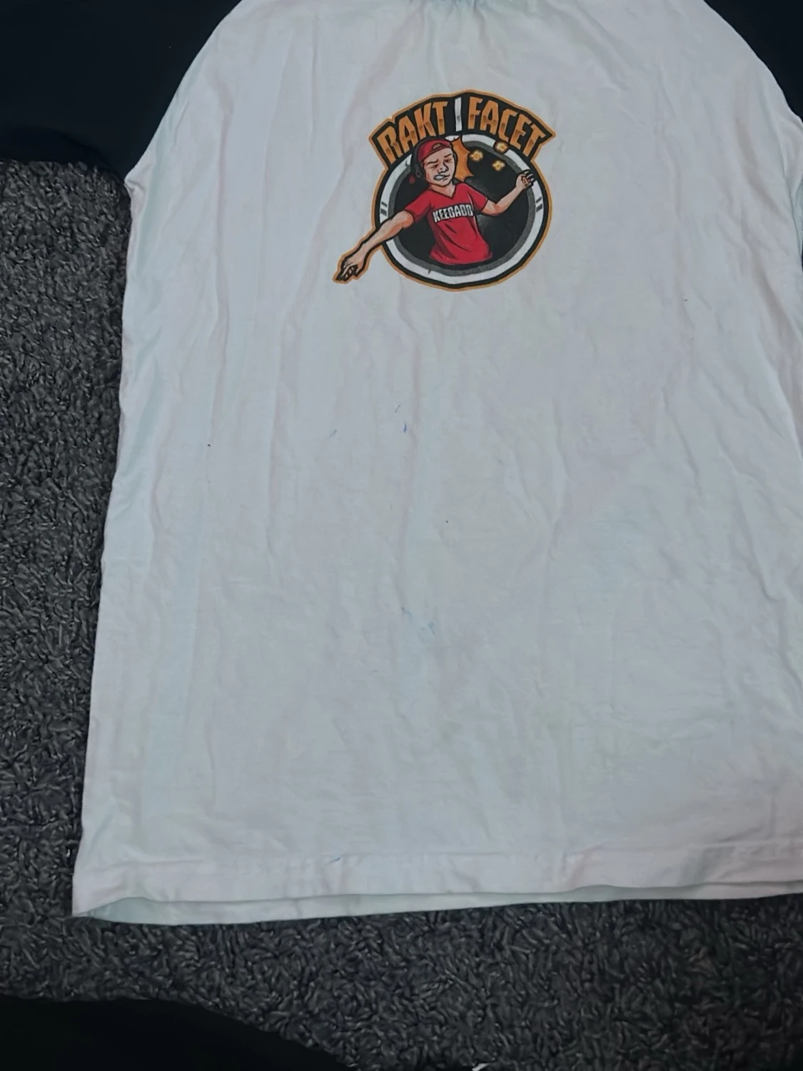 Vit t-shirt Rakt i Facet merch