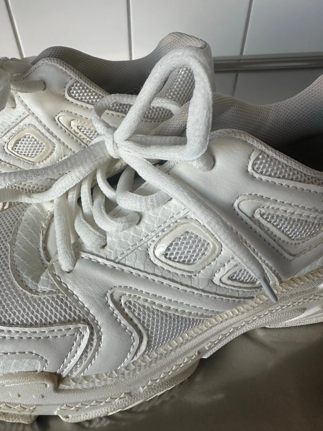 Vita chunky sneakers i mesh och skinn - 1