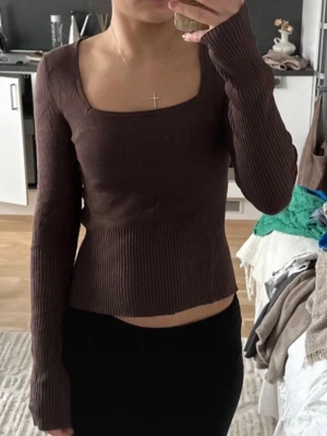 Brun topp - Fint skick stickad