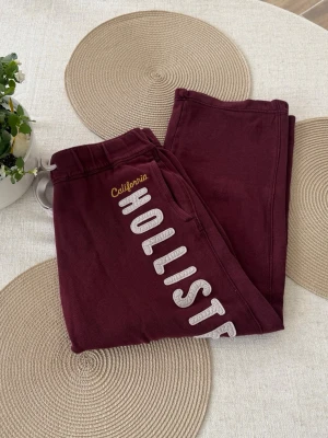 Hollister mjukisbyxor  - Storlek S (HERR). Har inga fler mått/bilder. Skickas inom 24h. 