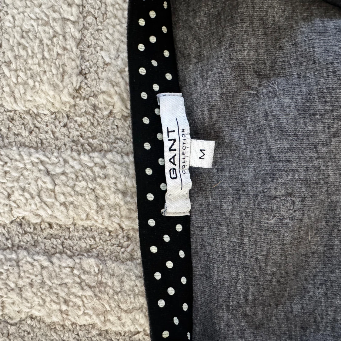 Grå cardigan med armbågslappar - 2