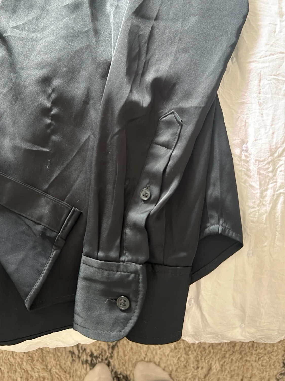 Mörkblå satinblus från H&M - 3