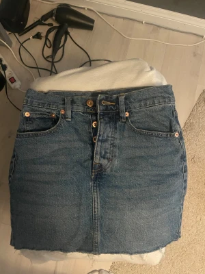 Jeanskjol - Knappt använd 