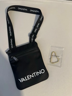 Väska och armband  - Helt ny