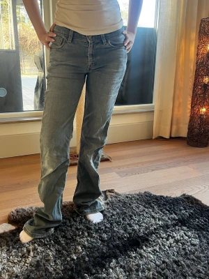 Ljusblå raka jeans från Levi's - Säljer ett par skitsnygga Levis jeans!! 