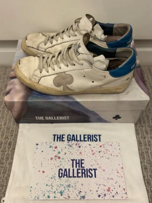 The Gallerist skor - Tja! Säljer dessa riktig snygga skor ifrån The Gallerist ! (Storlek 43) Dehär är deras gamla modell som inte säljs längre så är sjukt limiterade! Hör av er vid minsta lilla fundering.