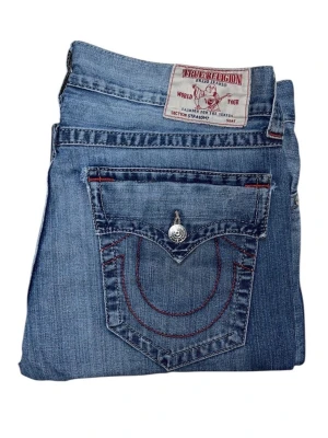 True Religion jeans - True Religion jeans Straight fit W38 Lagningar (bild 3/4) [Ytterbenslängd 115cm] [Innerbenslängd 89cm] [Midja 52cm] [Benöppning 25cm] 