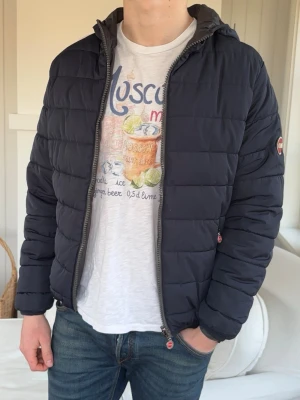 Colmar vårjacka - storlek: medium , modell 182cm passar perfekt och väger 72kg