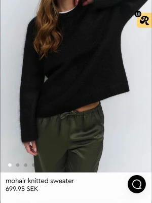 Mohair knitted sweater - fin och skön stickad i bra material från Gina Tricot, råkade krympa den i tvätten så man kan säga att den är som en xxs ISTÄLLET för xs som den originalt är. men inget fel på hur den känns eller något utan den är bara en mindre storlek. ny pris: 699kr men eftersom den är krympt men använd fåtal gånger  går ja ner till 499kr