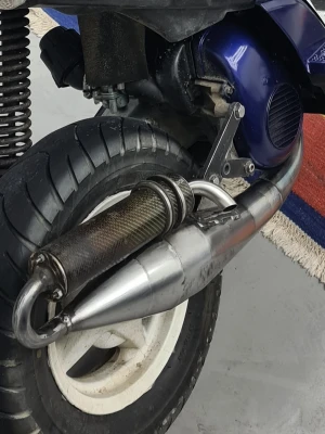 Leovince zx - Säljer ett leovince zx rör i bra skick inga skador eller läckage har fungerat bra. Passar på stående minarelli 