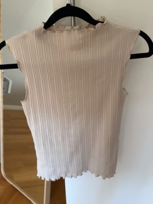 Beige ribbad ärmlös topp - Superfin, aldrig använd!!💞