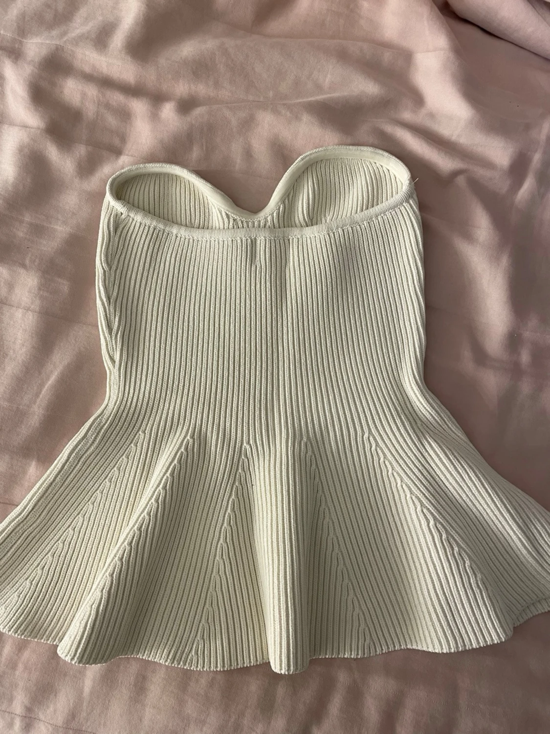 Vit ribbad axelbandslös topp - 1