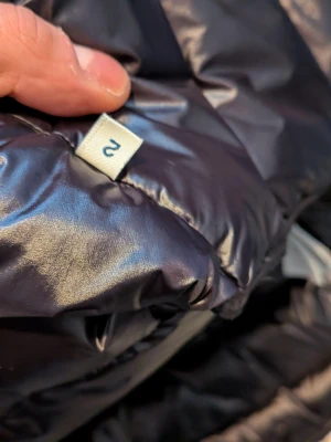 Svart dunväst från Moncler - Frakt över hela sverige (2)storlek M