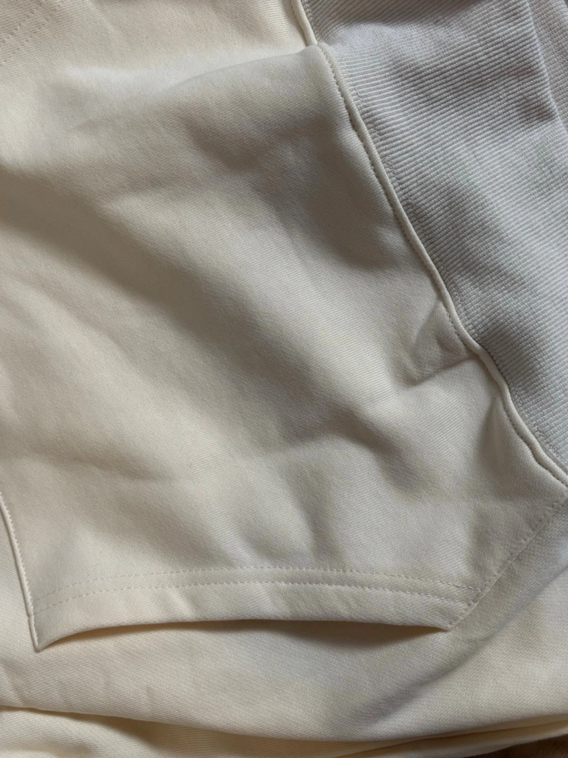 Stylish cream-colored hoodie from AMI Paris! - 1