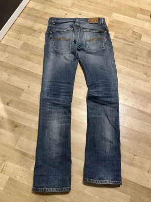 Nudie jeans - Inga defekter, storlek w31 l34  Modellen är grim tim passar underbart och har fina fades. Skriv om du vill ha fler bilder eller undrar något