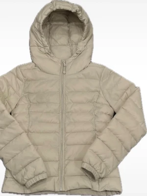 Beige jacka - Snygg beige pufferjacka, har haft på den ett par gånger