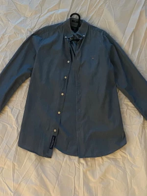 Skjorta  - Blå Gant skjorta. Storlek S.