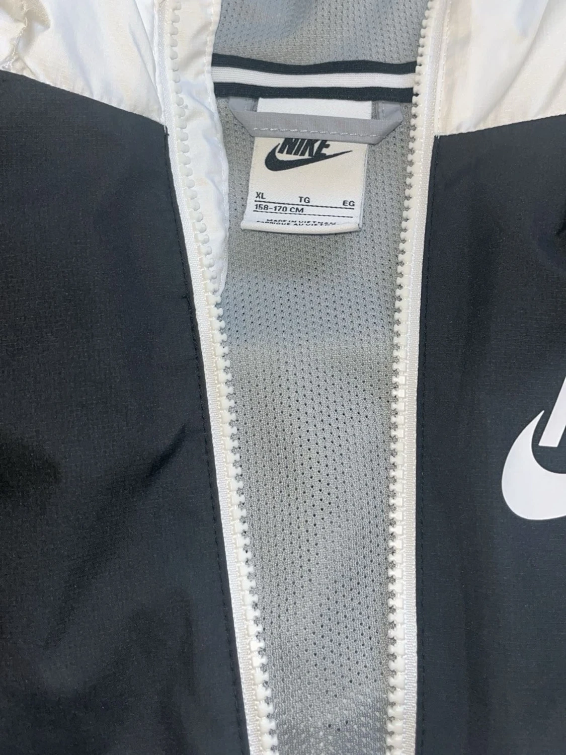 Nike vindjacka i vitt och grått XL Barn - 3