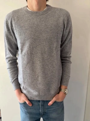 100% Merinoull Tröja - Bengtson’s Merino | Helt Ny | Cloud Grey | 100% Merinoull | Storlek S | Modellen är 178 |