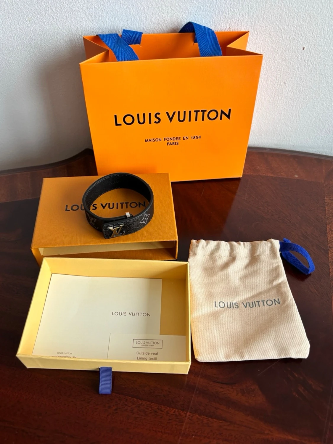 Lyxigt Svart Armband - 1