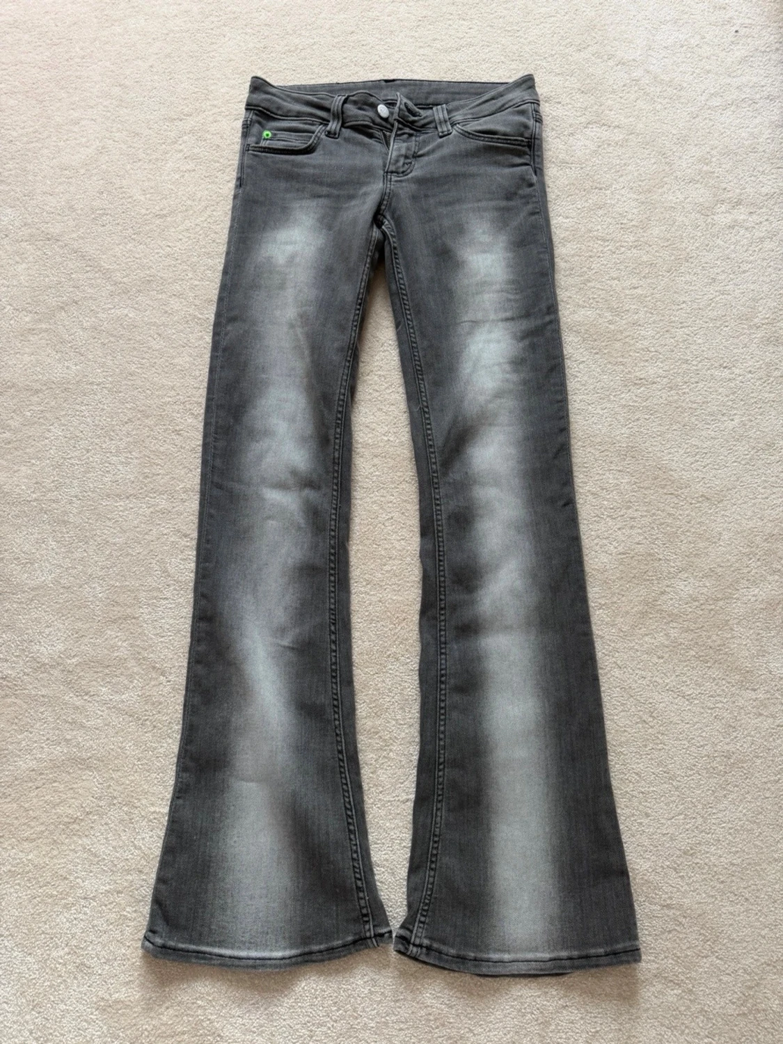 Bootcut jeans från Weekday